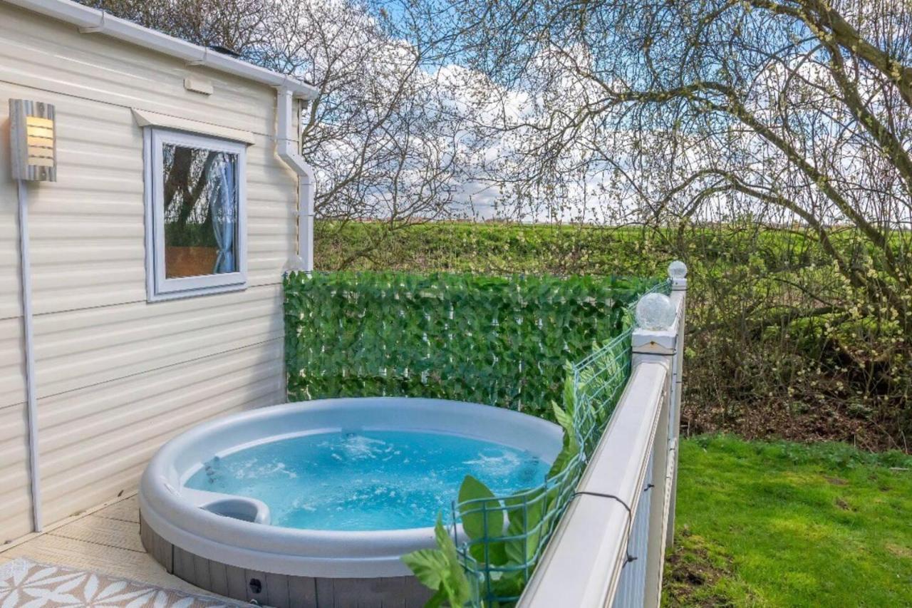 Tattershall Lakes Private Hot Tub Lodge - Sleeps 6 Lincoln Buitenkant foto